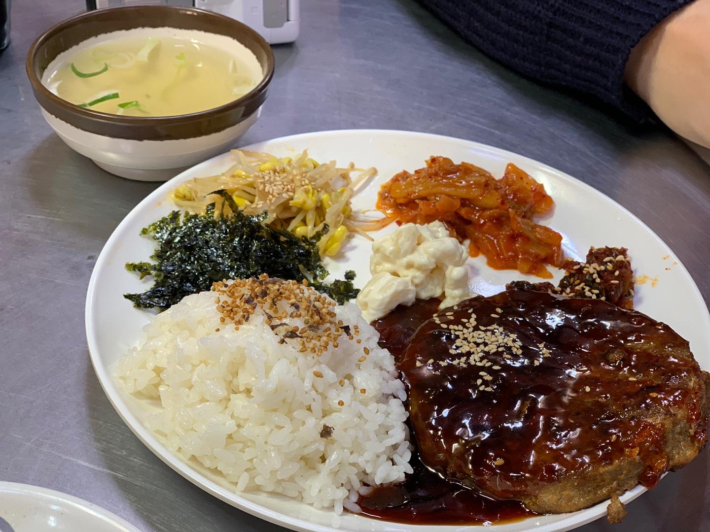 Mat Yang Gab | Mangwon For only ₩6,000 you get noodle soup and hamburger steak